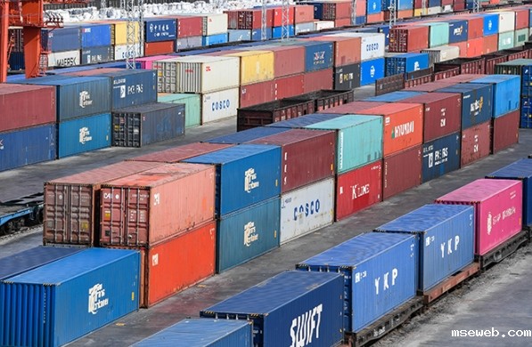 在全球化日益深入的今天，集装箱运输已成为连接世界重要纽带